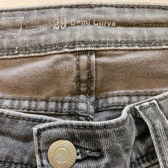 Levi’s Demi curve straight leg Jean. 29 Charcoal 99% cotton, zip @ ankle. Accent - Picture 8 of 8